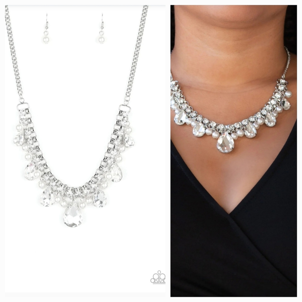 KNOCKOUT QUEEN WHITE NECKLACE/EARRING SET